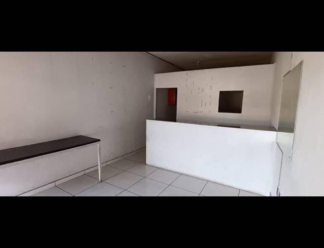30M² RETAIL TO LET IN CARRINGTON HEIGHTS